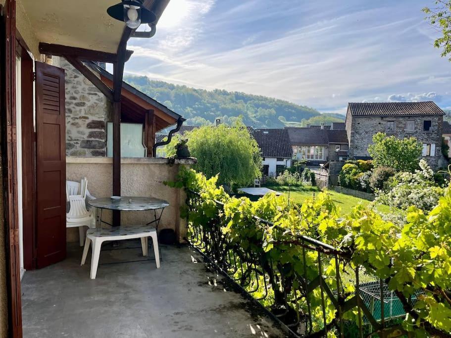 La Petite Ourse Maison De Village A Oust Eksteriør billede