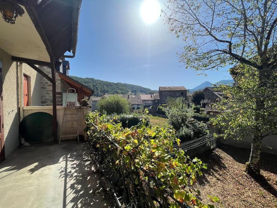 La Petite Ourse Maison De Village A Oust Eksteriør billede