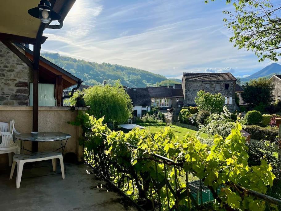 La Petite Ourse Maison De Village A Oust Eksteriør billede