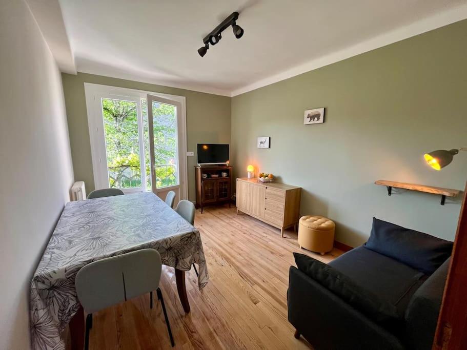 La Petite Ourse Maison De Village A Oust Eksteriør billede