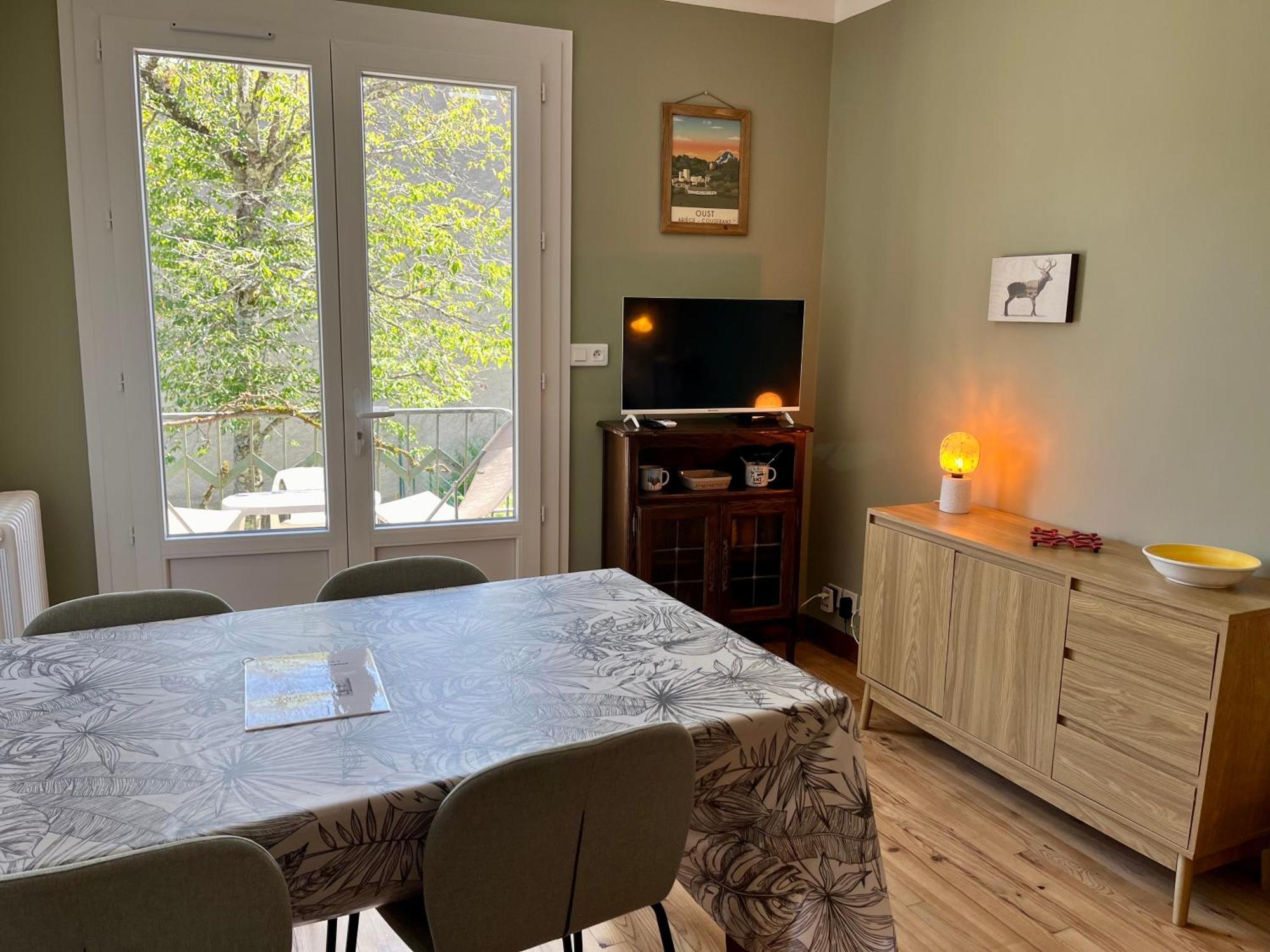 La Petite Ourse Maison De Village A Oust Eksteriør billede