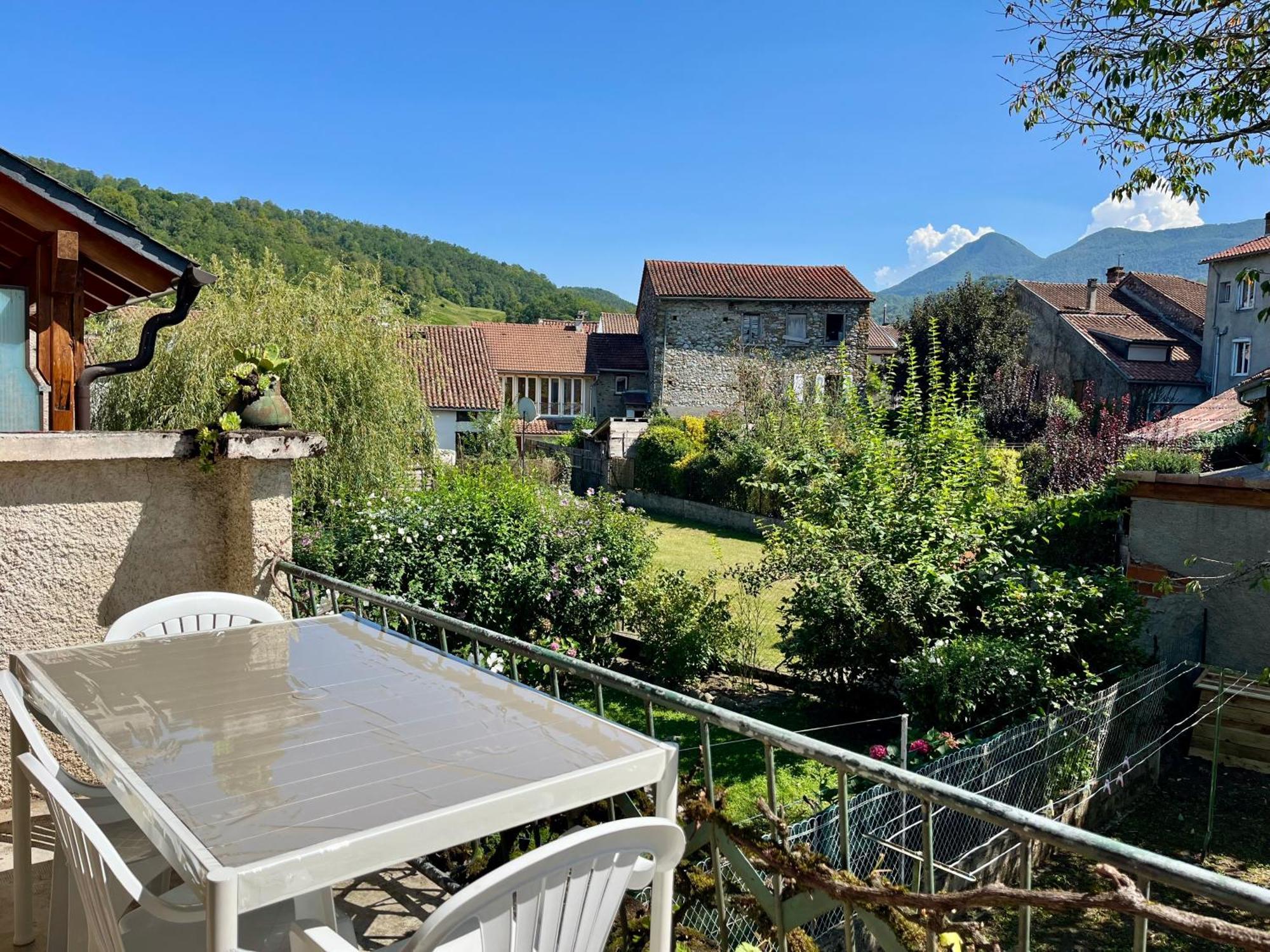 La Petite Ourse Maison De Village A Oust Eksteriør billede